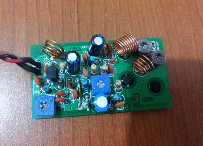 How to Make a spy microphone in the FM 88-108 Mhz band with SMD components  & lithium battery 