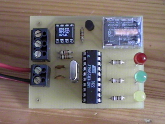 Temperature Control using a DS1621 Sensor and a ATtiny 2313 Micrcontroller